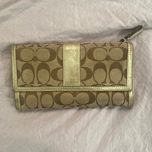 👑Gold Coach Purse👑